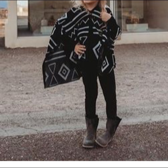 NWT Ryleigh Rue’s Girls Poncho Sweater - Picture 2 of 8